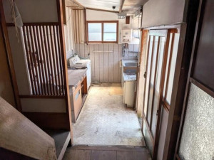 金沢市本多町、中古一戸建ての玄関画像です