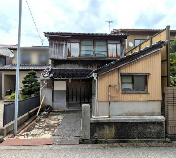 金沢市本多町、中古一戸建ての外観画像です