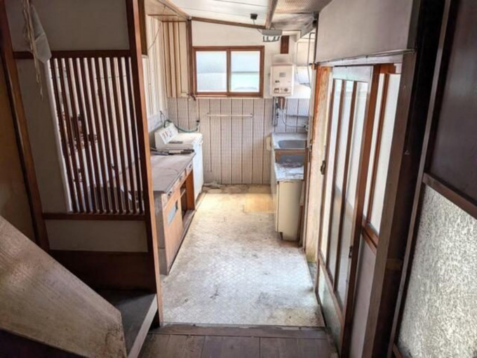金沢市本多町、中古一戸建ての玄関画像です