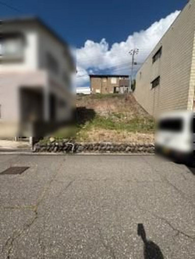 金沢市三口新町、土地の前面道路を含む現地写真画像です