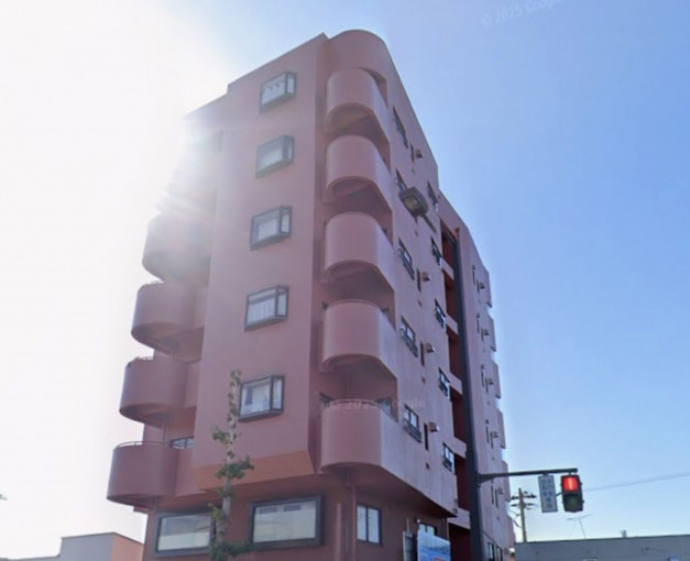 金沢市泉、中古マンションの外観画像です