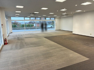 高崎市上豊岡町、収益物件/店舗の画像です