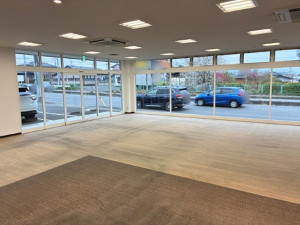高崎市上豊岡町、収益物件/店舗の画像です