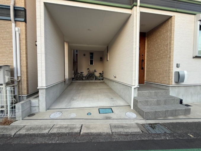 相模原市中央区淵野辺、中古一戸建ての駐車場画像です
