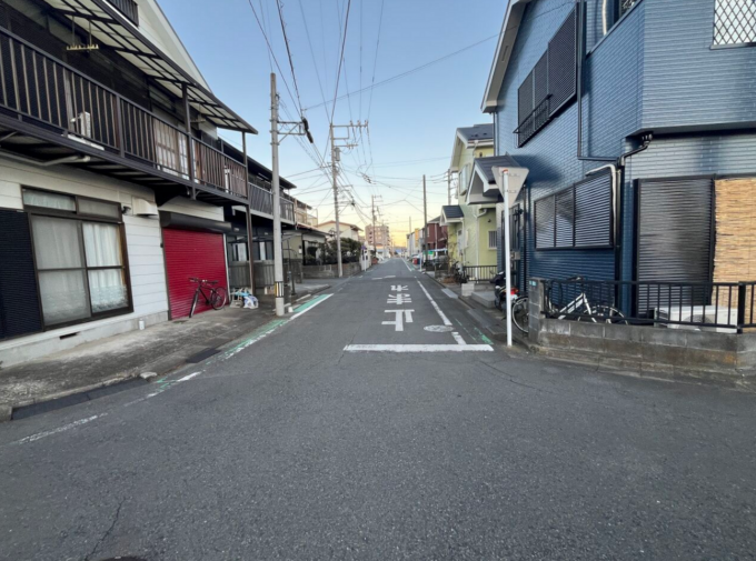 相模原市中央区横山台、土地の前面道路を含む現地写真画像です