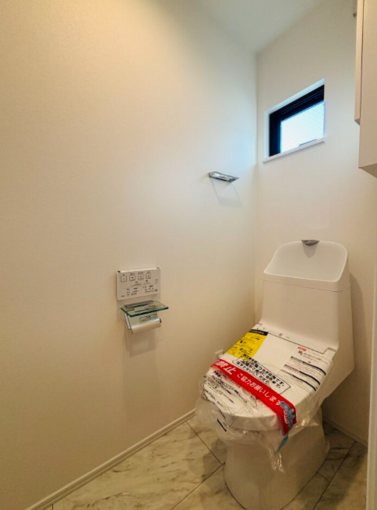 相模原市中央区水郷田名、新築一戸建てのトイレ画像です