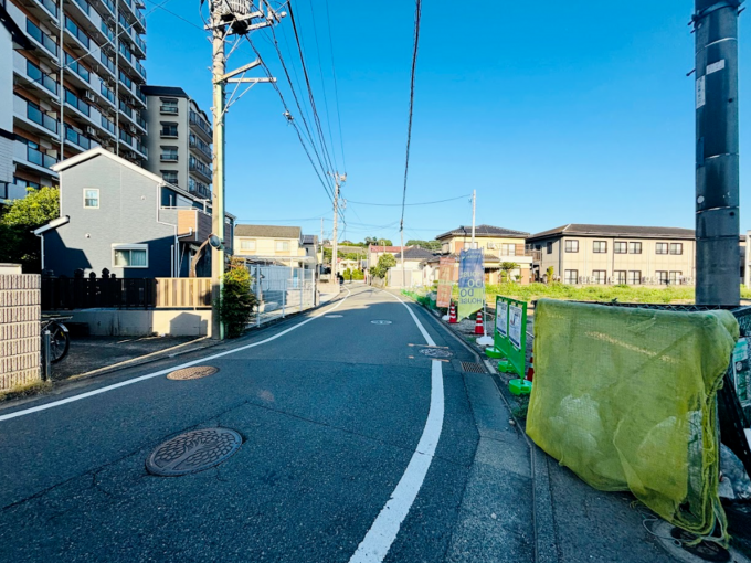 相模原市中央区水郷田名、土地の前面道路を含む現地写真画像です