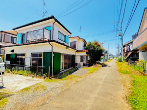 相模原市中央区田名、中古一戸建ての前面道路を含む現地写真画像です