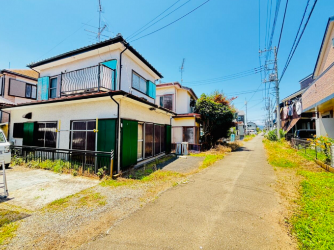 相模原市中央区田名、中古一戸建ての前面道路を含む現地写真画像です