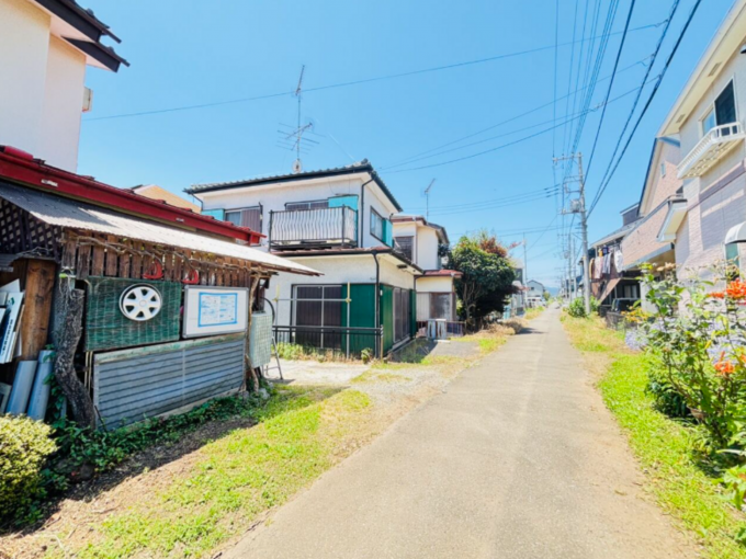 相模原市中央区田名、中古一戸建ての前面道路を含む現地写真画像です