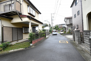 相模原市緑区向原、中古一戸建ての前面道路を含む現地写真画像です