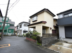 相模原市緑区向原、中古一戸建ての前面道路を含む現地写真画像です