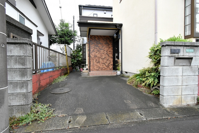 相模原市緑区向原、中古一戸建ての駐車場画像です