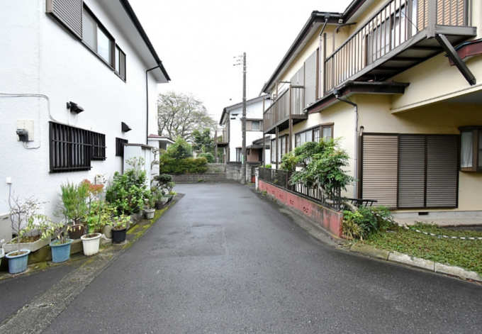 相模原市緑区向原、中古一戸建ての前面道路を含む現地写真画像です