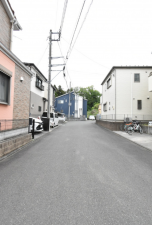 相模原市中央区田名、中古一戸建ての前面道路を含む現地写真画像です