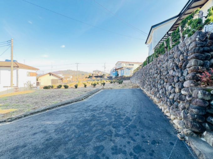 相模原市緑区青山、土地の前面道路を含む現地写真画像です