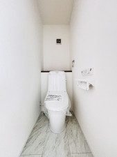 相模原市中央区東淵野辺、新築一戸建てのトイレ画像です