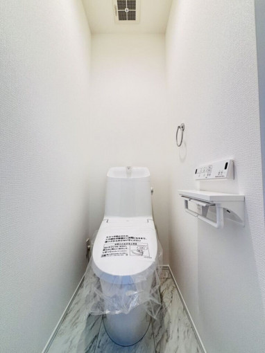 相模原市中央区東淵野辺、新築一戸建てのトイレ画像です