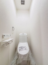相模原市中央区東淵野辺、新築一戸建てのトイレ画像です