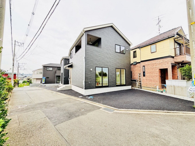 相模原市中央区上矢部、新築一戸建ての前面道路を含む現地写真画像です