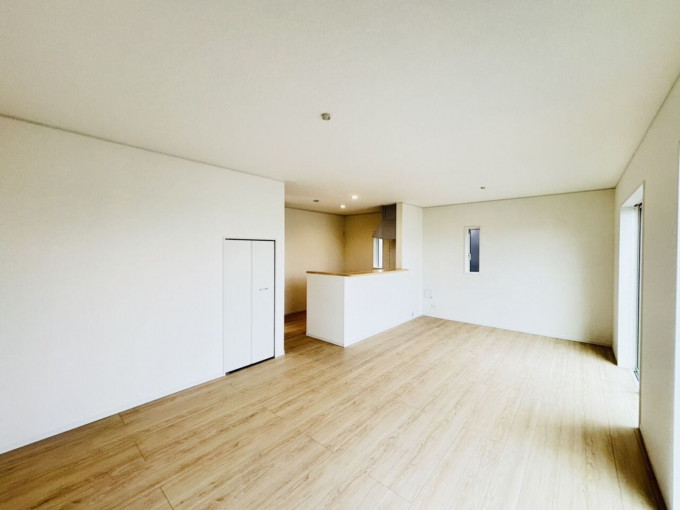 相模原市中央区上矢部、新築一戸建ての居間画像です