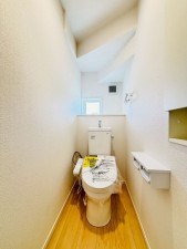 相模原市中央区田名塩田、新築一戸建てのトイレ画像です