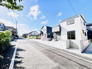 相模原市中央区宮下本町、新築一戸建ての前面道路を含む現地写真画像です