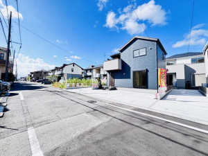 相模原市中央区宮下本町、新築一戸建ての前面道路を含む現地写真画像です
