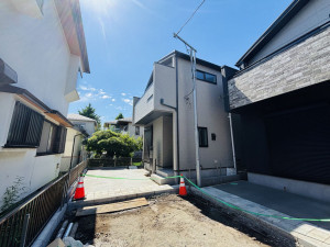 相模原市中央区横山台、新築一戸建ての前面道路を含む現地写真画像です