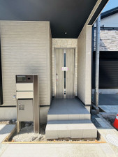 相模原市中央区横山台、新築一戸建ての玄関画像です