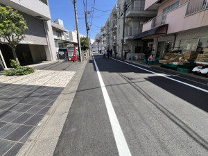 相模原市中央区相模原、中古マンションの前面道路を含む現地写真画像です