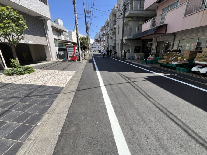 相模原市中央区相模原、中古マンションの前面道路を含む現地写真画像です
