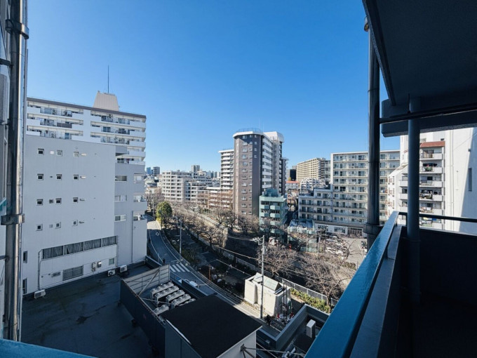 新宿区北新宿、中古マンションのバルコニー画像です