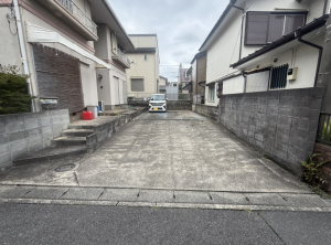 相模原市中央区横山、中古一戸建ての駐車場画像です