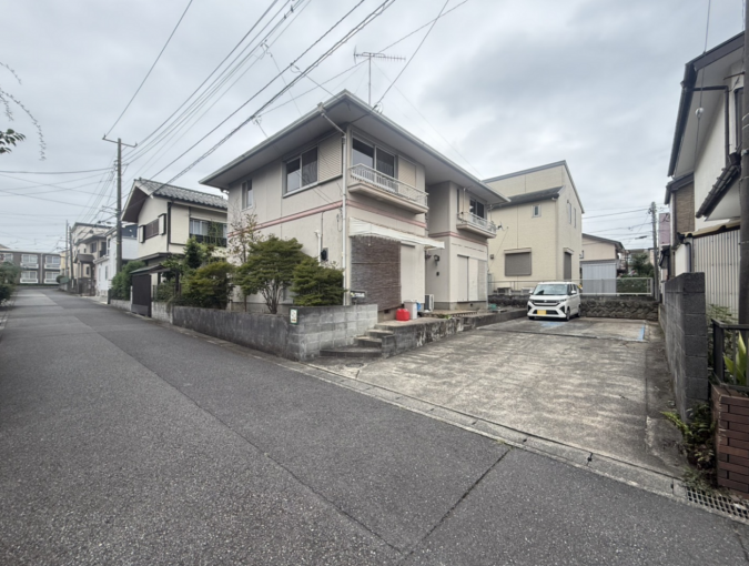 相模原市中央区横山、中古一戸建ての前面道路を含む現地写真画像です