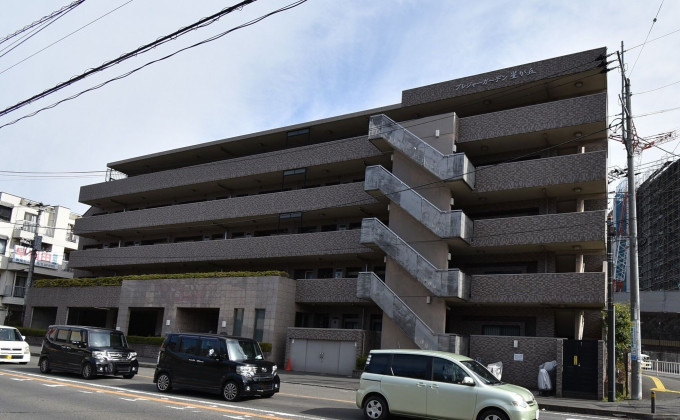 相模原市中央区星が丘、中古マンションの外観画像です