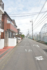 相模原市中央区横山台、中古マンションの前面道路を含む現地写真画像です