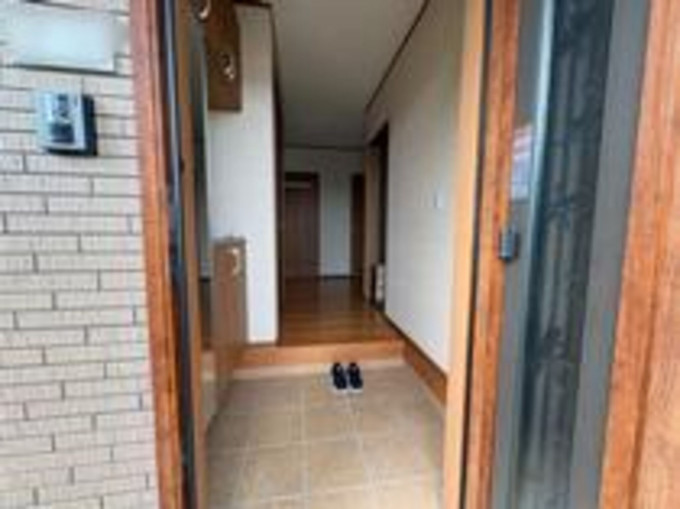 いわき市金山町、中古一戸建ての玄関画像です