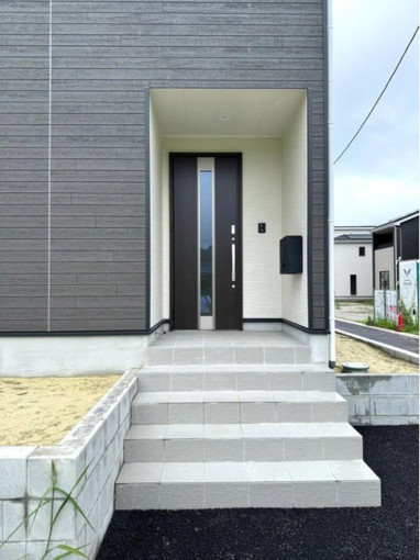 いわき市小名浜、新築一戸建ての玄関画像です