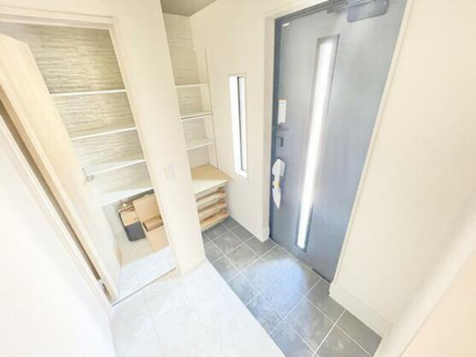 いわき市泉滝尻、新築一戸建ての玄関画像です