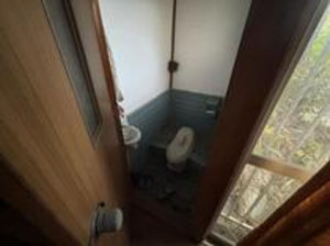 四日市市高浜町、土地のトイレ画像です