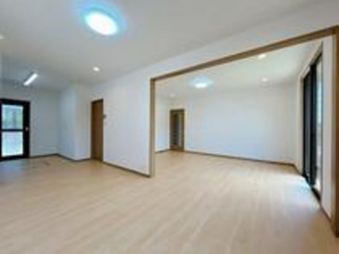 四日市市桜新町、中古一戸建ての居間画像です