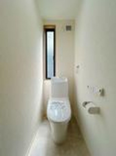 四日市市桜新町、中古一戸建てのトイレ画像です