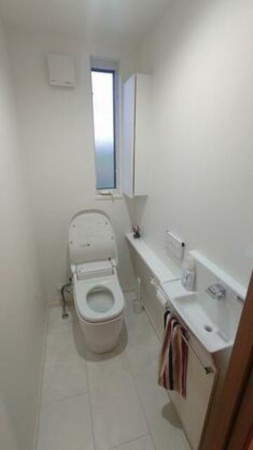 羽島市正木町須賀、中古一戸建てのトイレ画像です