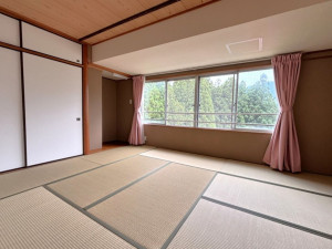 下呂市萩原町西上田、マンションの画像です