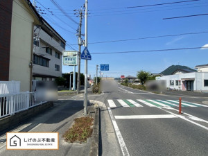 栗東市辻、収益物件/ビルの前面道路を含む現地写真画像です