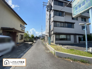 栗東市辻、収益物件/ビルの前面道路を含む現地写真画像です