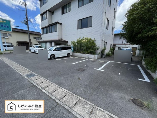 栗東市辻、収益物件/ビルの前面道路を含む現地写真画像です