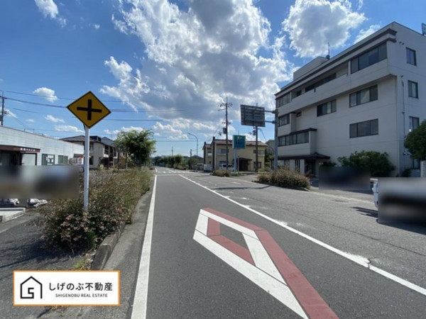 栗東市辻、収益物件/ビルの前面道路を含む現地写真画像です