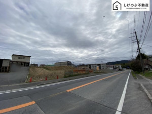 湖南市下田、土地の前面道路を含む現地写真画像です